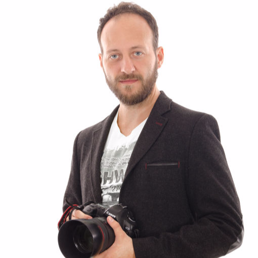 Predavač je Boris Radivojkov, profesionalni i akademski fotograf